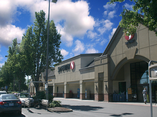 property1_Sherwood%20Crossroads_Safeway%20Storefront_Edited_sm1556565288-11137.jpg